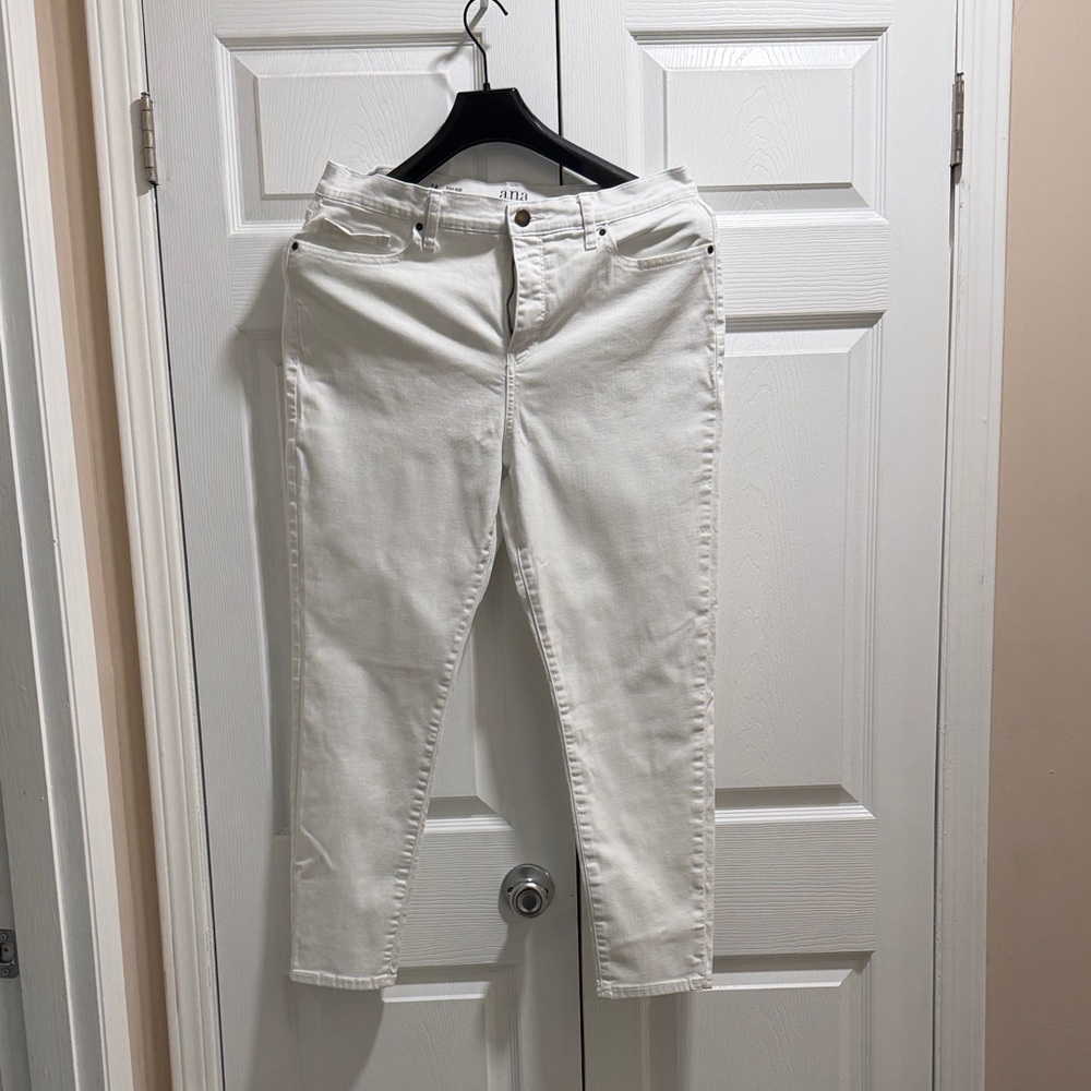 a.n.a Women's Cream Ankle Jeans
